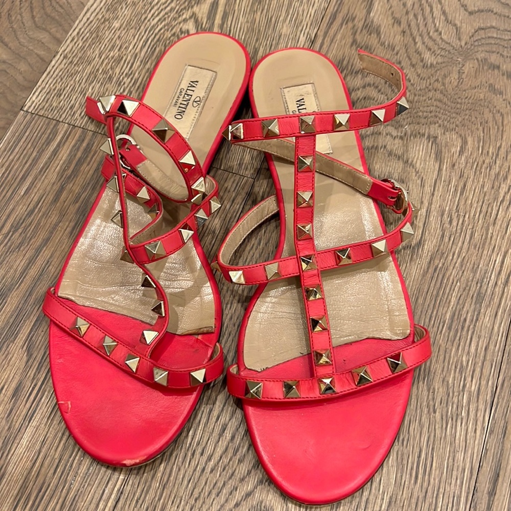 Valentino rockstud hot pink flat sandals
